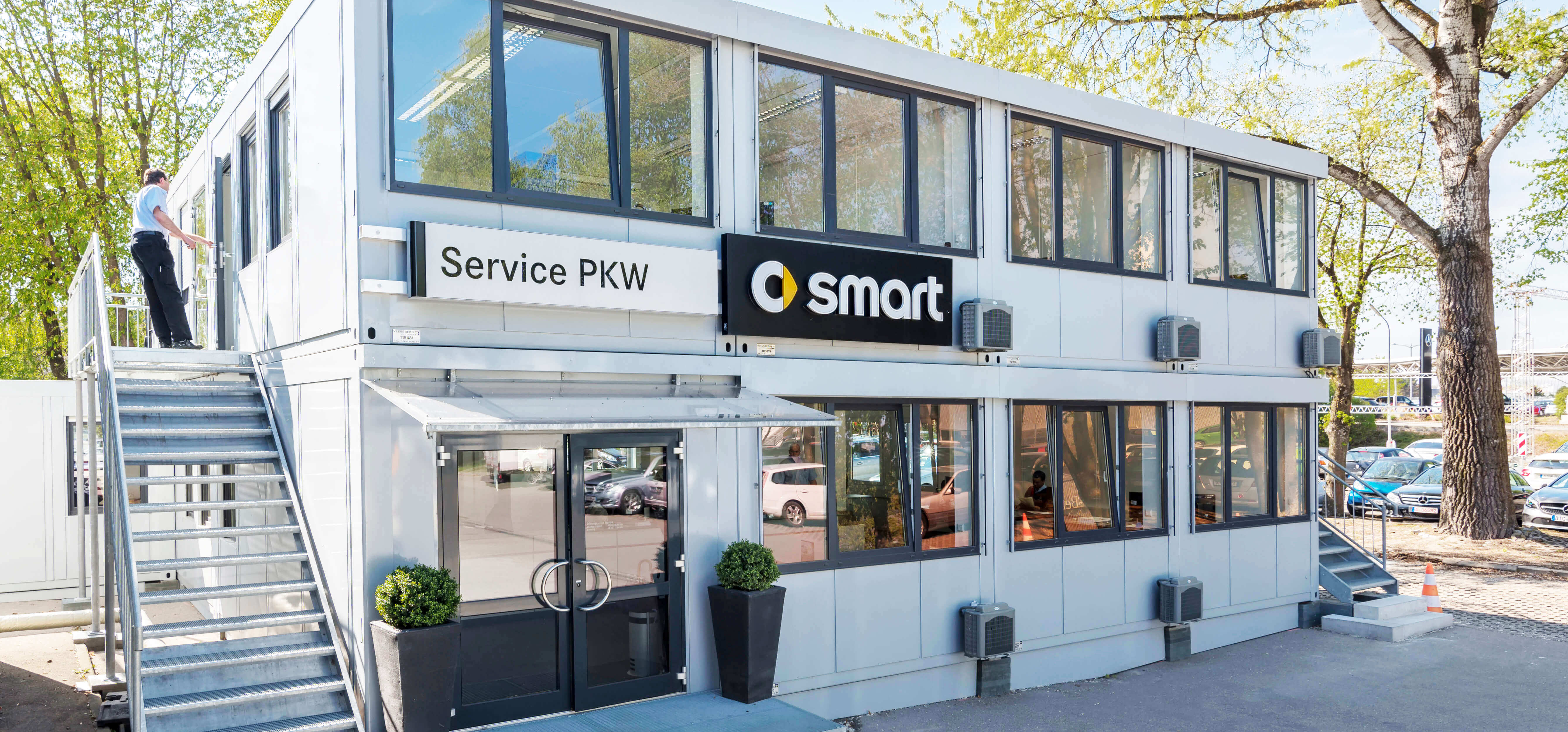 Modulare Verkaufsniederlassung von DaimlerBenz in Augsburg